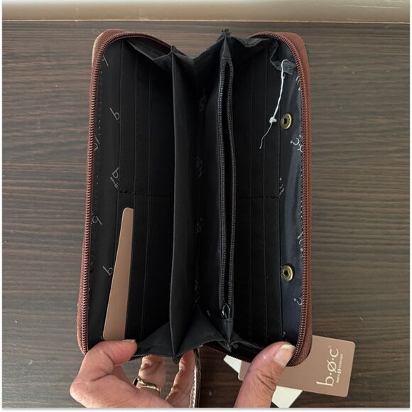 b.ø.c (Born Concept) Vegan Wristlet Wallet – Black/Brown, 12 Card Slots, NWT - Picture 2 of 3